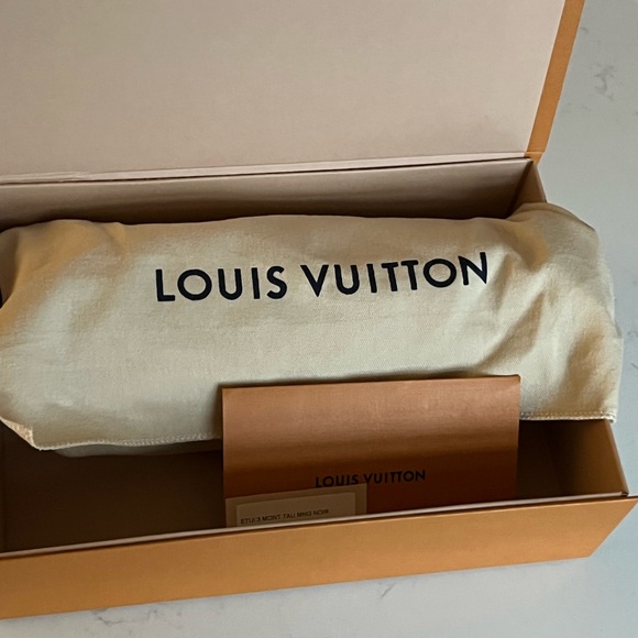 Louis Vuitton Etui 3 Montres Watch Case Taurillon Leather - Picture 15 of 15